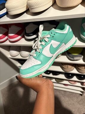 Nike Kids Low-Top Sneakers in Mint and White
